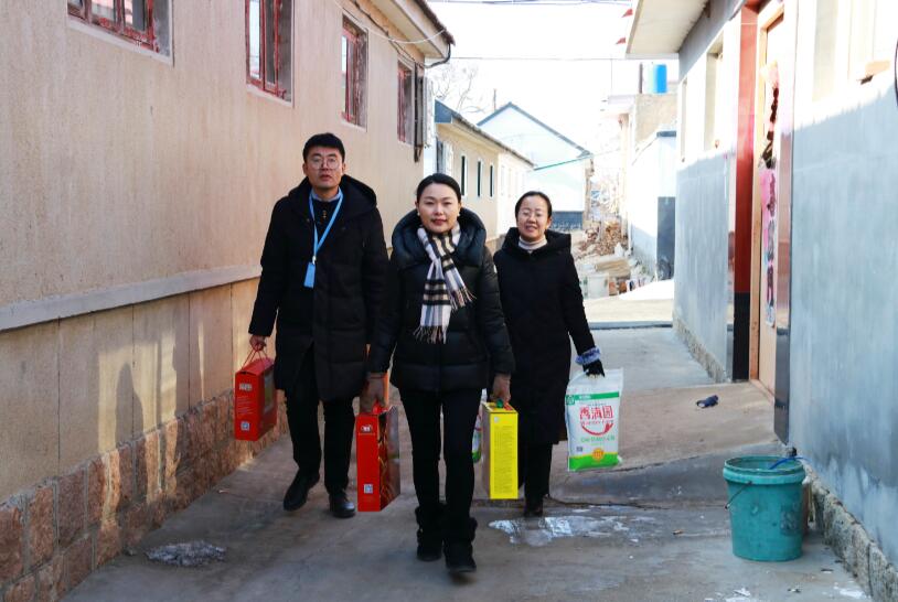 寒冬臘月送溫暖，真情幫扶暖人心 ——德才裝飾走訪慰問膠州市困難群眾(圖3)