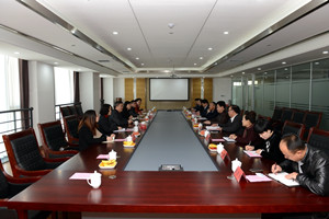 公司董事長(zhǎng)劉樹(shù)洪一行到濰坊昌大集團(tuán)參觀交流(圖1) 公司董事長(zhǎng)劉樹(shù)洪一行到濰坊昌大集團(tuán)參觀交流(圖1)