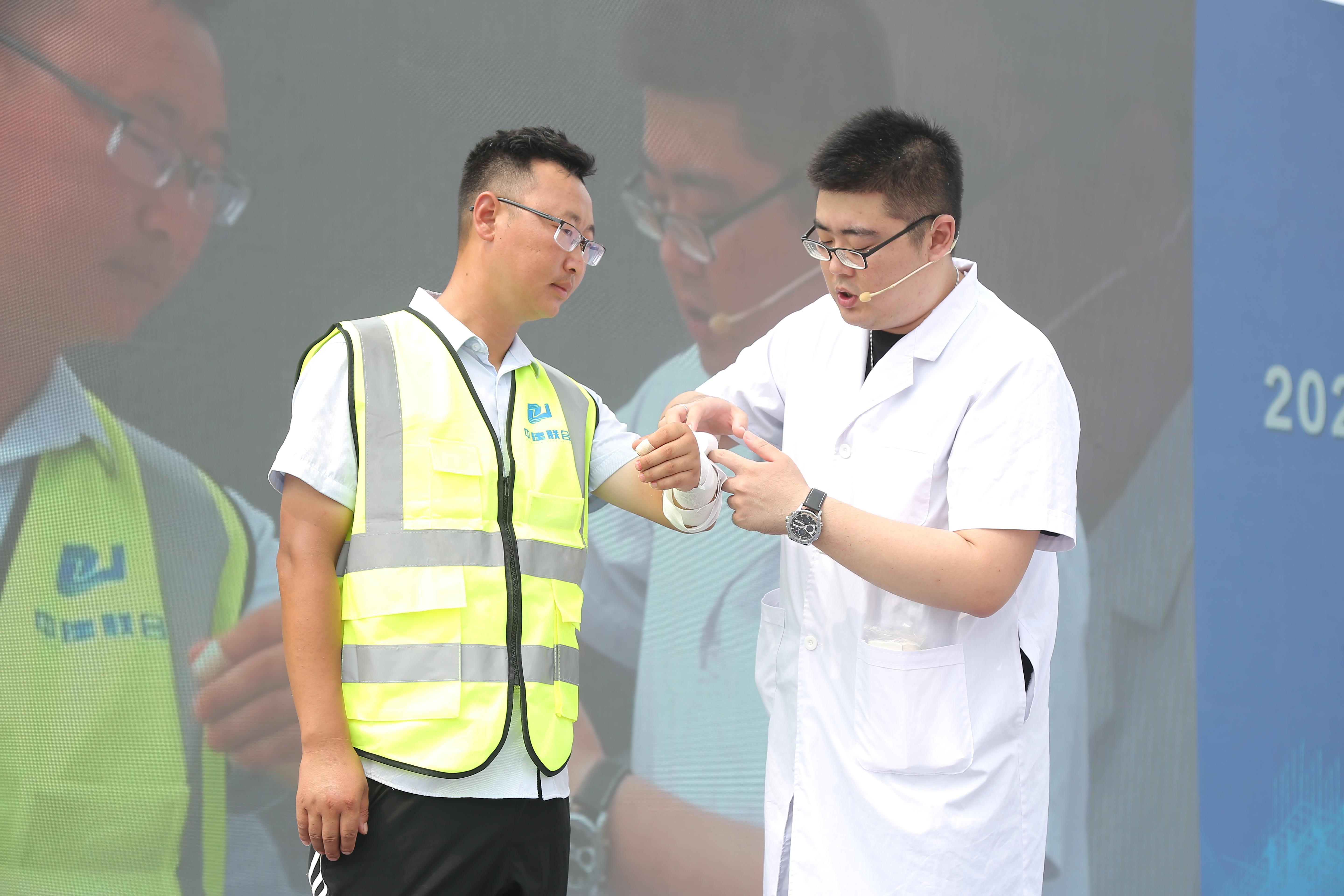 筑牢安全防線 | 中建聯(lián)合承辦2024年青島市房屋建筑工程應(yīng)急隊(duì)伍拉動演練活動(圖4)